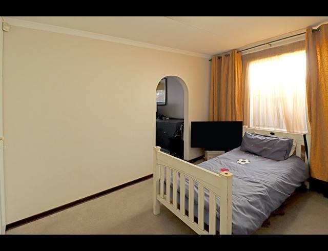 4 BEDROOM HOUSE FOR SALE IN KENSINGTON